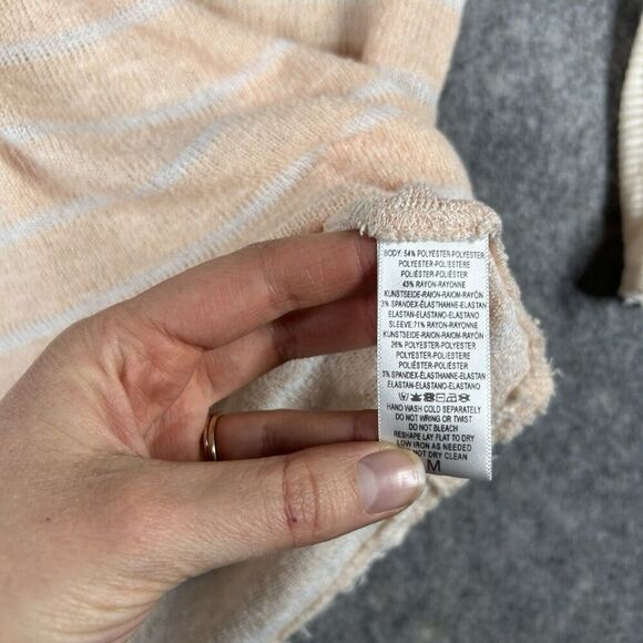 Free People We The Free Sweater Womens Medium V-Neck Pullover Lightweight Beachy - Picture 7 of 7